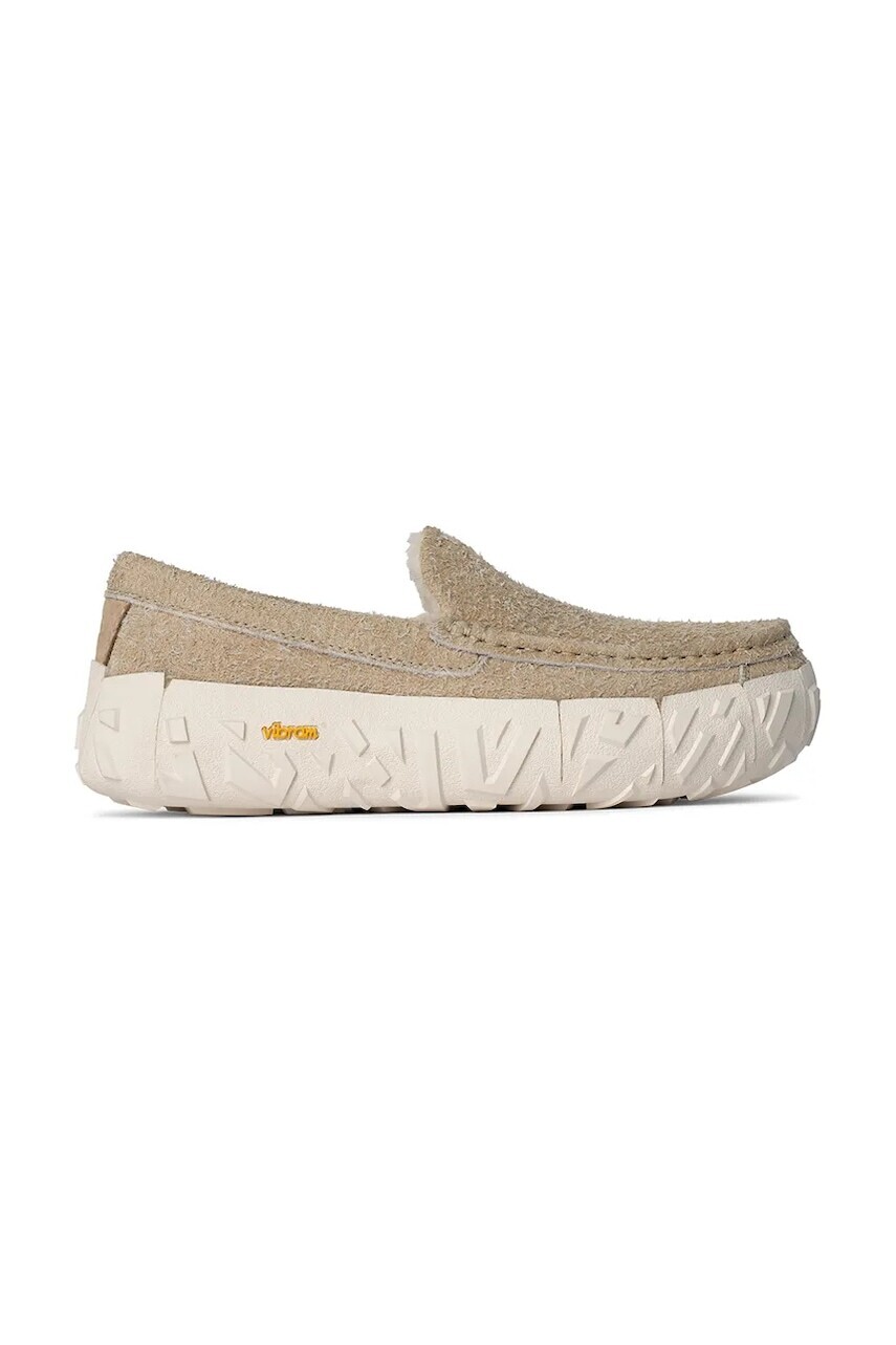 Semišové mokasíny UGG Ascot Wrap Tech pánske, béžová farba, 1167670-MDSD