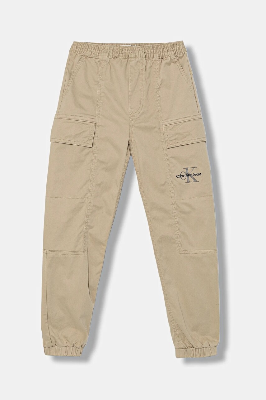 Detské nohavice Calvin Klein Jeans CARGO béžová farba, s nášivkou, IB0IB02270