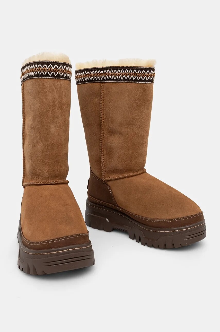 Snehule UGG Classic Tall Trailgazer hnedá farba, 1158323-CHE