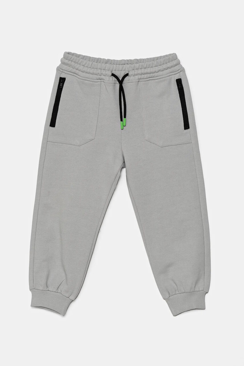 Detské bavlnené tepláky United Colors of Benetton šedá farba, jednofarebné, 3UNIGF04L