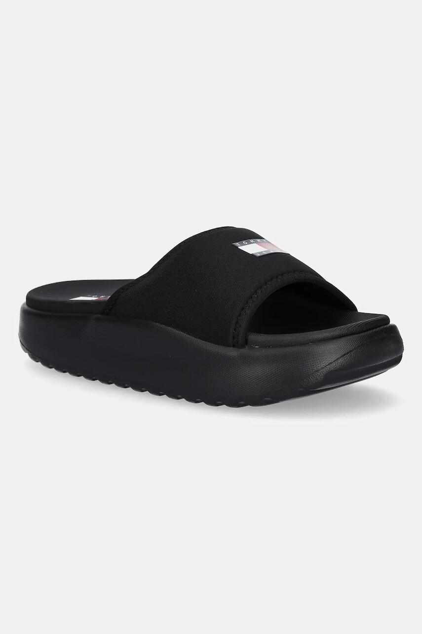 Šľapky Tommy Jeans COMFY POOL SLIDE dámske, čierna farba, na platforme, EN0EN02765