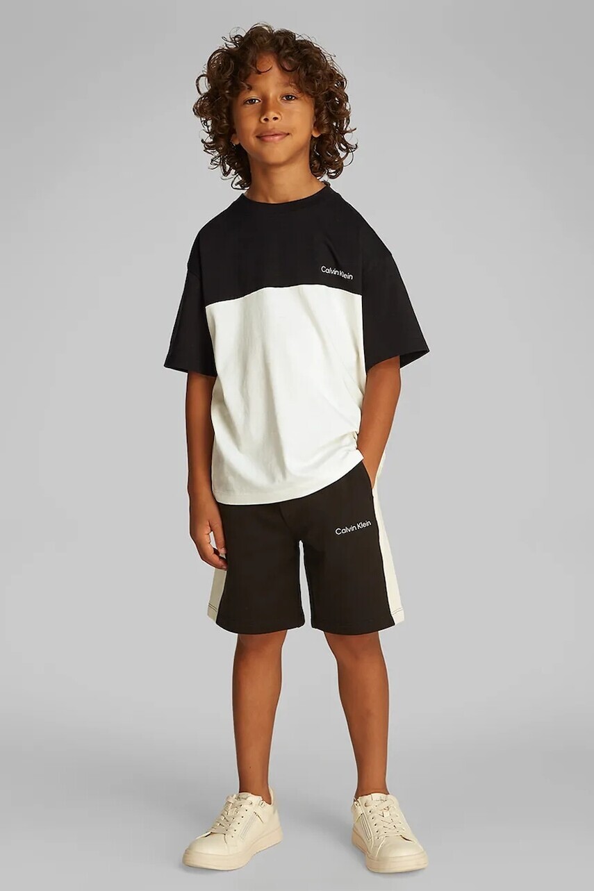Detské bavlnené tričko Calvin Klein Jeans čierna farba, jednofarebné, IB0IB02450