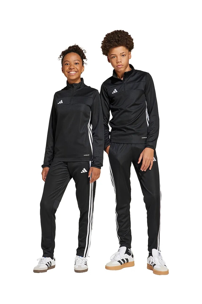 Detské tepláky adidas Performance čierna farba, s nášivkou, JD0573