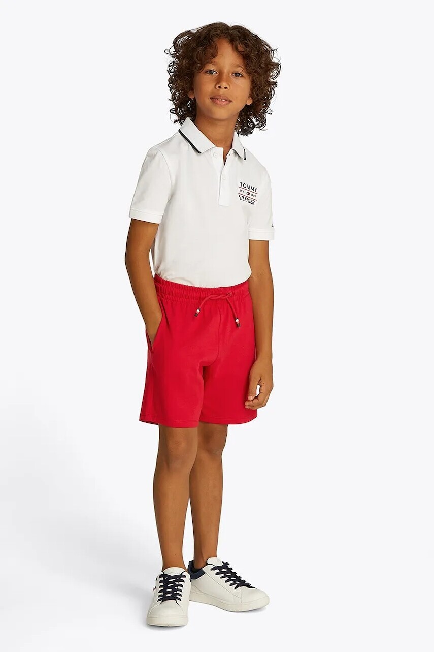 Detské bavlnené šortky Tommy Hilfiger červená farba, KB0KB09477
