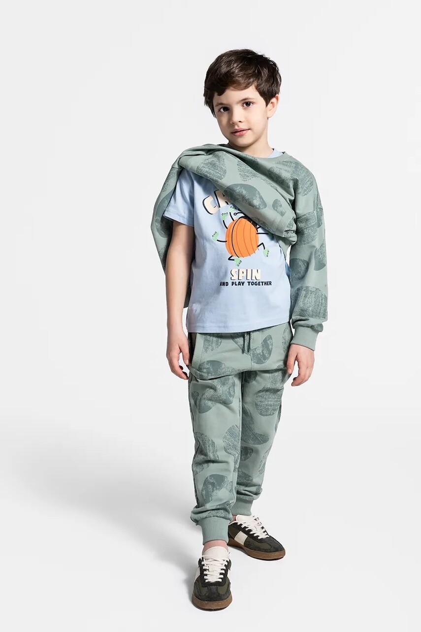 Detské tepláky Coccodrillo zelená farba, vzorované, SAGE TIME BOY KIDS