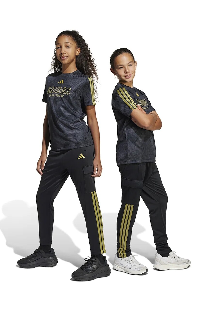 Detské tepláky adidas čierna farba, s nášivkou, JI6187