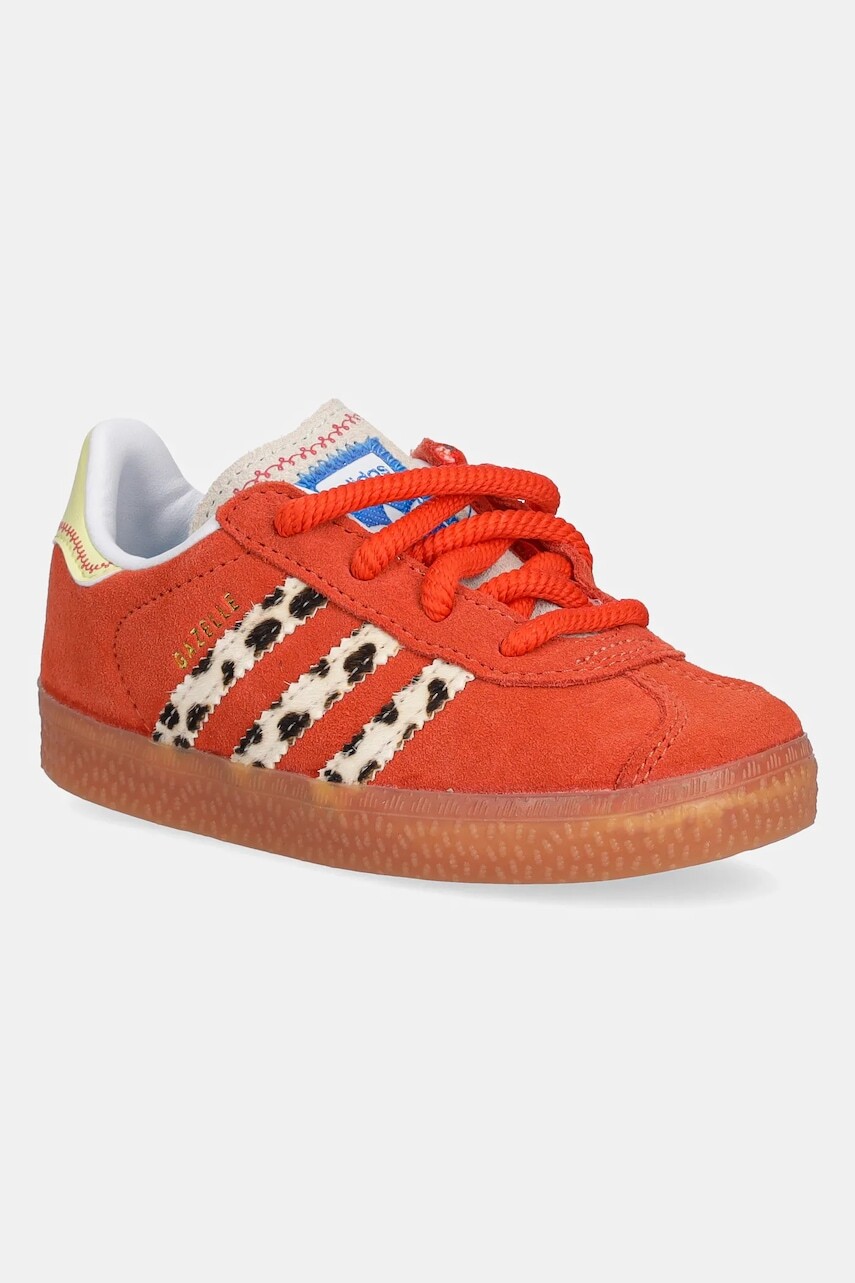 Detské tenisky adidas Originals GAZELLE TOY STORY oranžová farba, JI0075