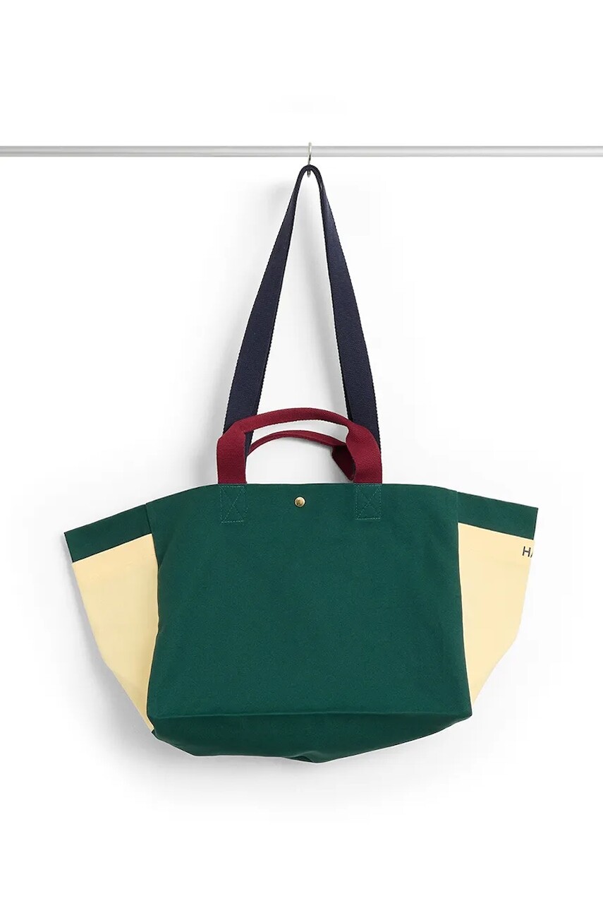 Taška HAY Weekend Bag 35,5 x 20 x 26 cm zelená farba