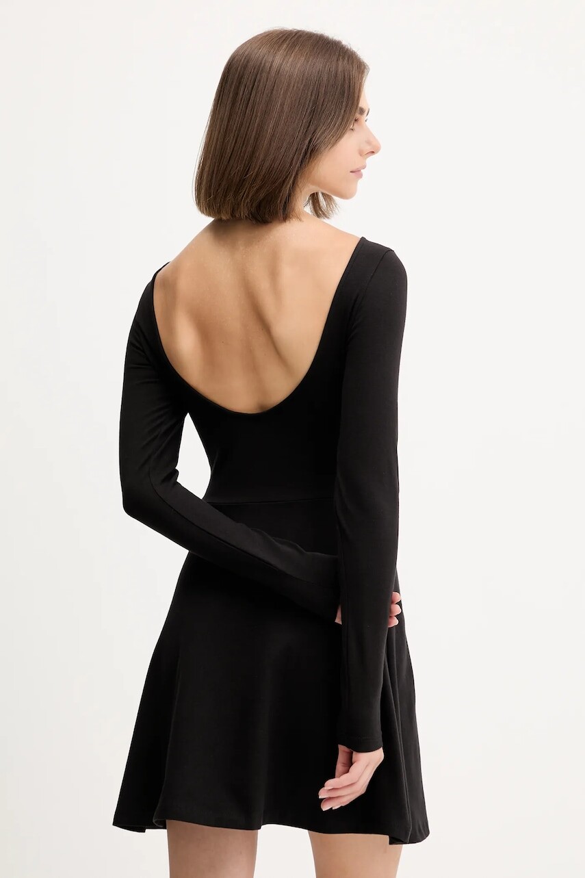 Šaty Tommy Jeans čierna farba, mini, áčkový strih, DW0DW21745