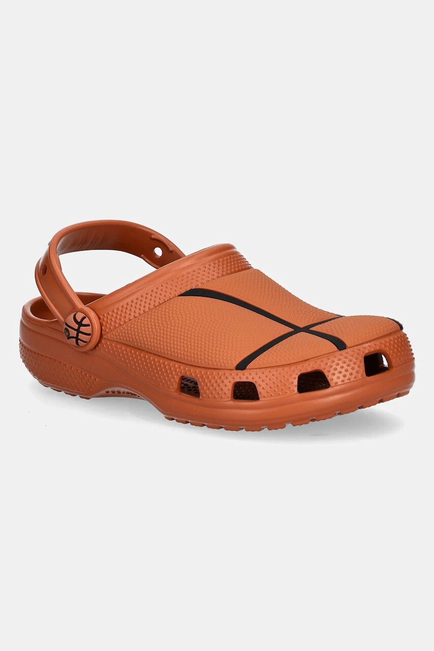 Detské šľapky Crocs CLASSIC BASKETBALL CLOG oranžová farba, 210156