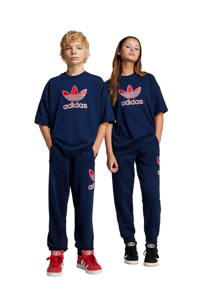 Detské bavlnené tepláky adidas Originals tmavomodrá farba, s nášivkou, JC9142