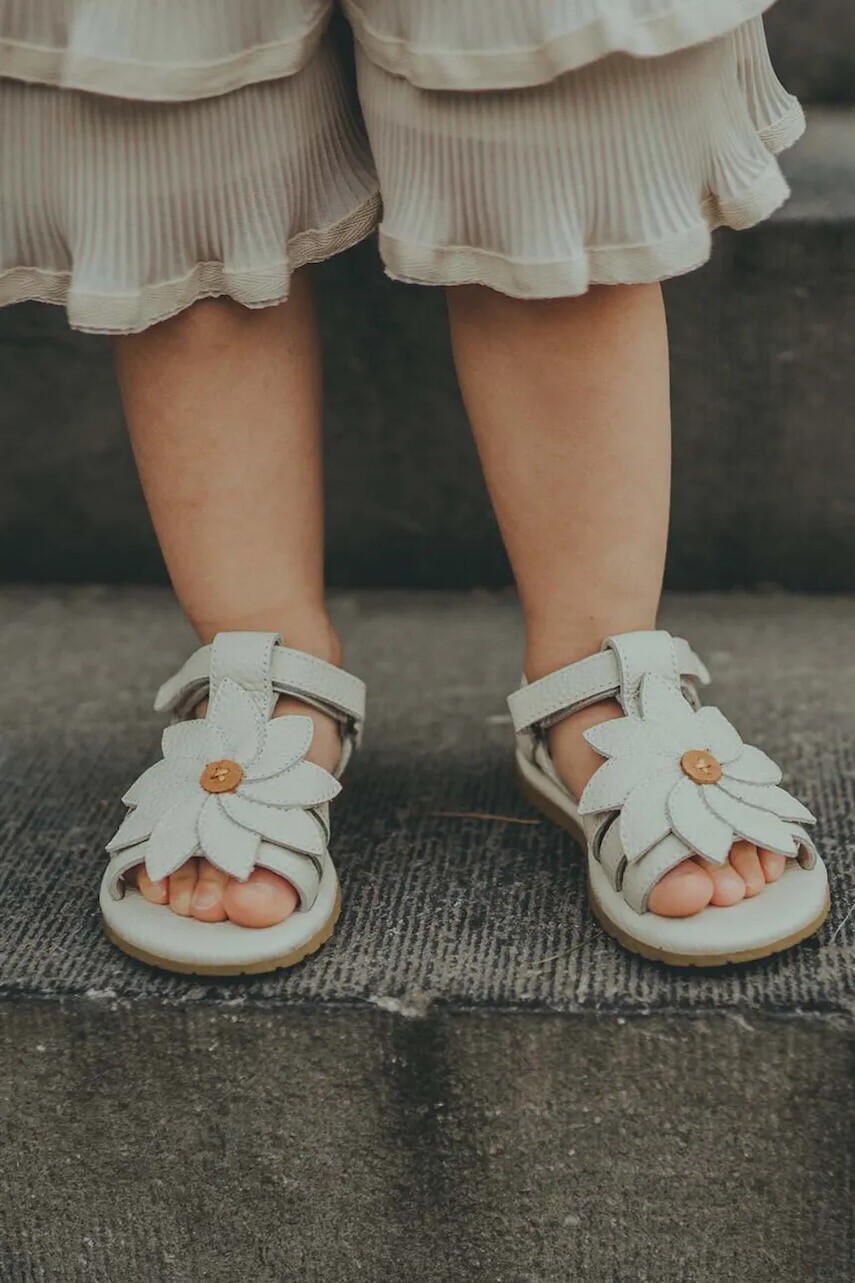 Detské kožené sandále Donsje Iles Fields Sandals Daisy biela farba, 2025102