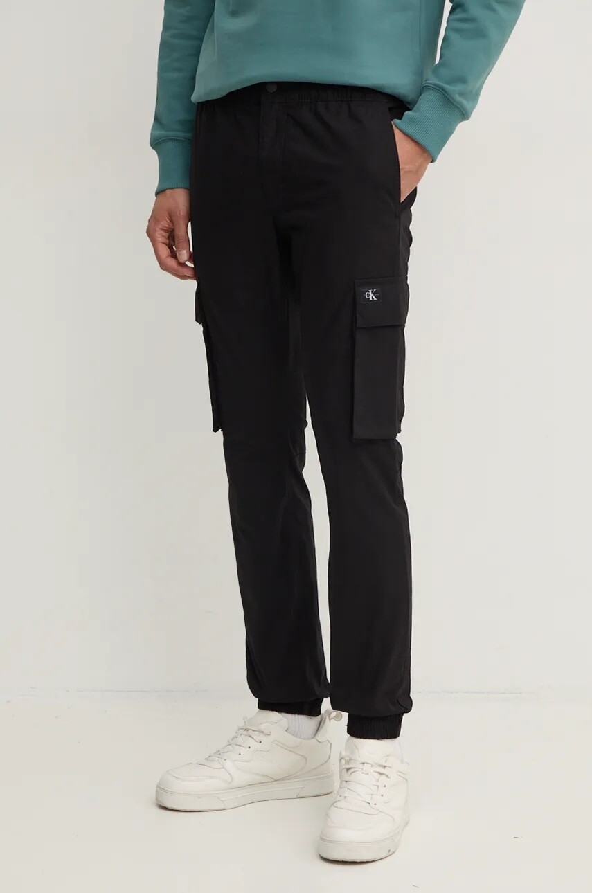Nohavice Calvin Klein Jeans pánske, čierna farba, strih cargo, J30J326438
