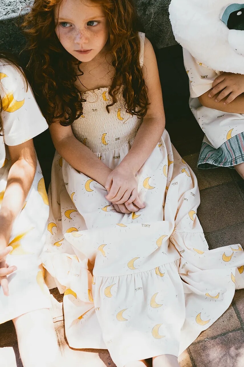 Dievčenské bavlnené šaty Tinycottons MIDNIGHT SUN DRESS béžová farba, mini, áčkový strih, SS25-022