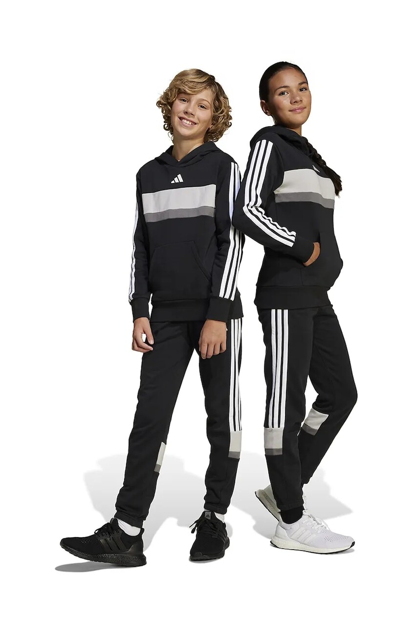 Detské tepláky adidas čierna farba, s nášivkou, JC7486