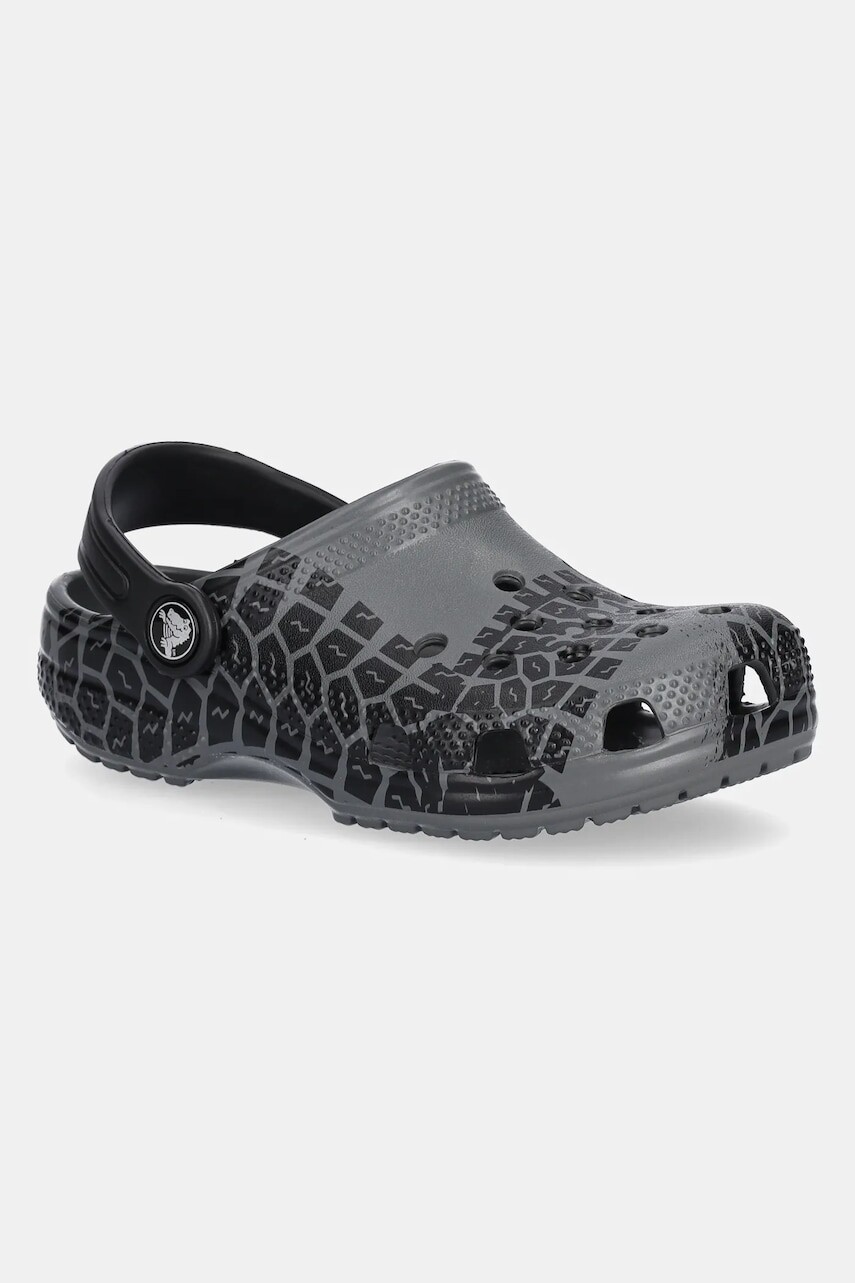 Detské šľapky Crocs CLASSIC TIRE PRINT CLOG KIDS šedá farba, 211261