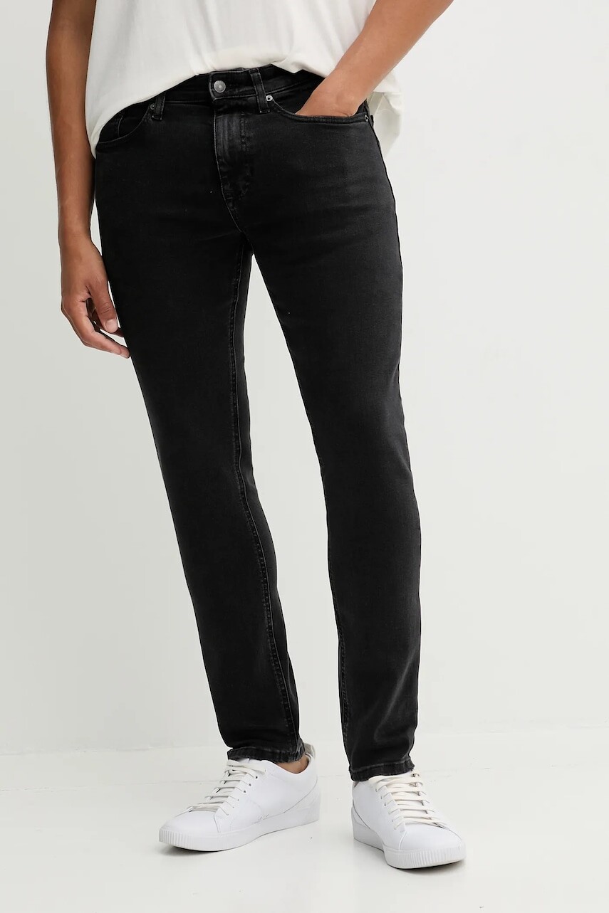 Rifle Tommy Jeans čierna farba, DM0DM21232