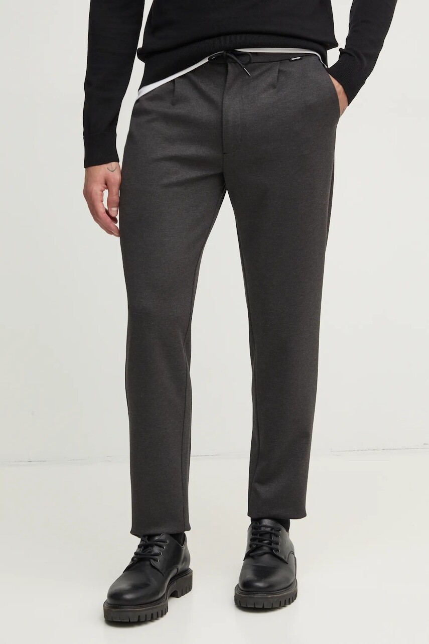 Nohavice Calvin Klein pánske, šedá farba, priliehavé, K10K113648