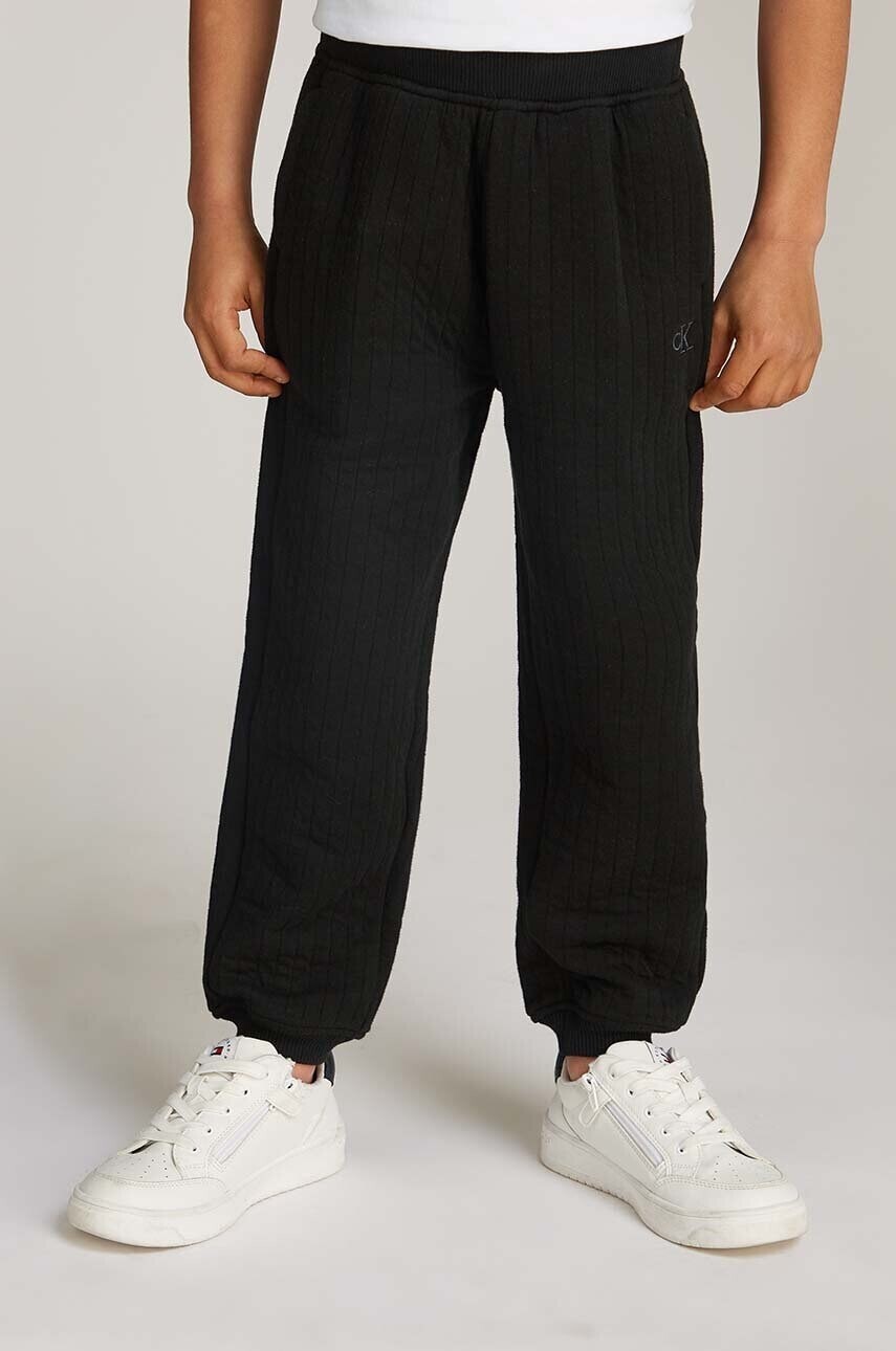 Detské tepláky Calvin Klein Jeans VERTICAL QUILTED čierna farba, jednofarebné, IB0IB02192