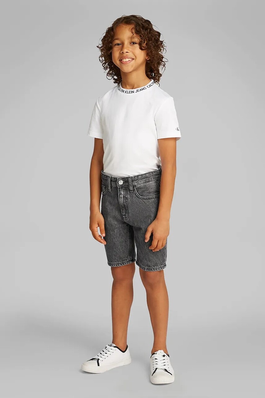 Detské rifľové krátke nohavice Calvin Klein Jeans čierna farba, IB0IB02428