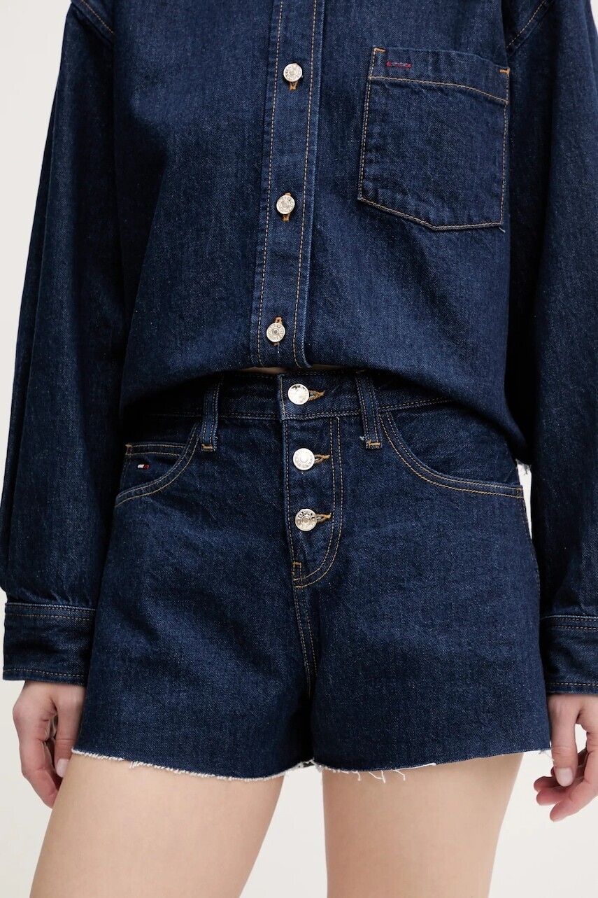 Rifľové krátke nohavice Tommy Jeans tmavomodrá farba, jednofarebné, vysoký pás, DW0DW20094