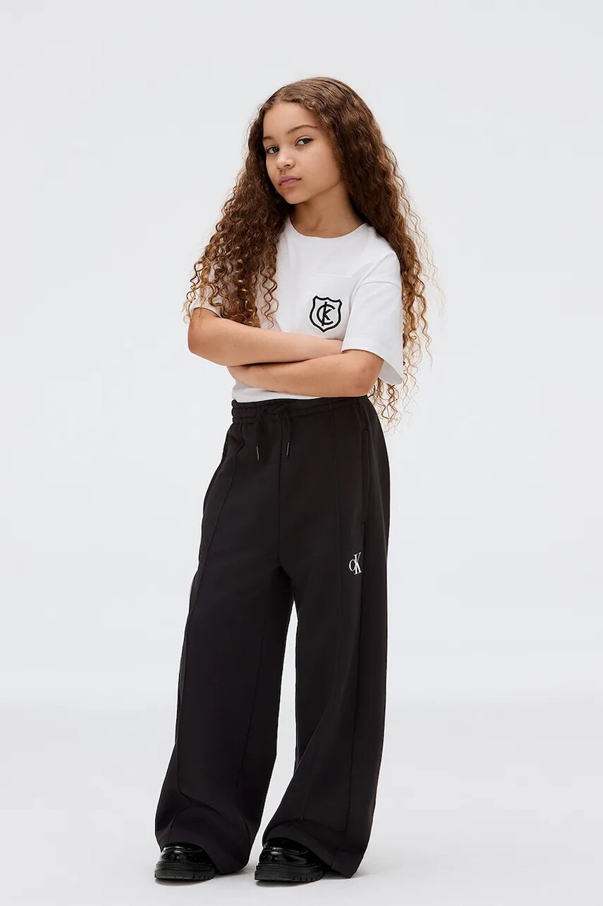 Detské tepláky Calvin Klein Jeans čierna farba, s potlačou, IG0IG02875
