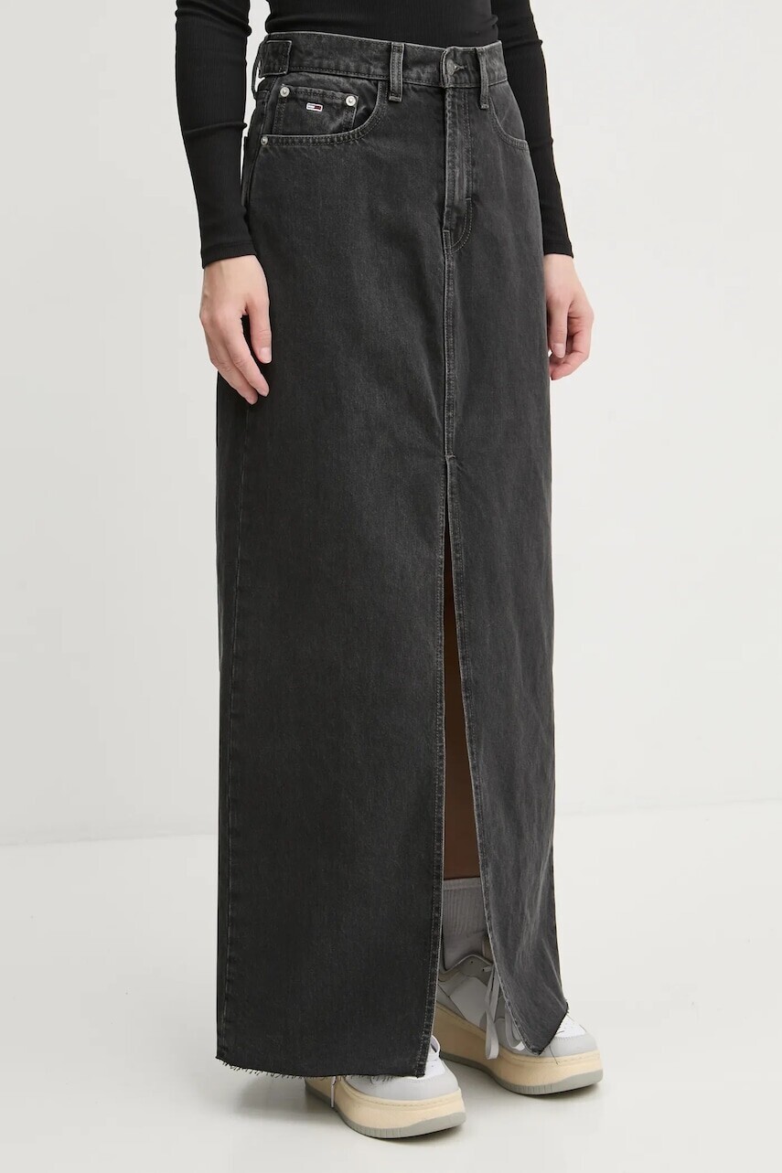 Rifľová sukňa Tommy Jeans čierna farba, midi, rovný strih, DW0DW20554