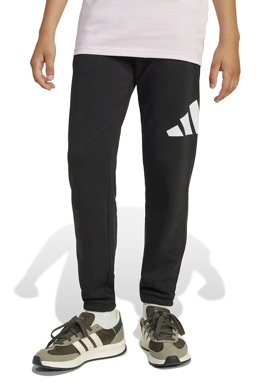 Detské tepláky adidas čierna farba, s potlačou, JD2090