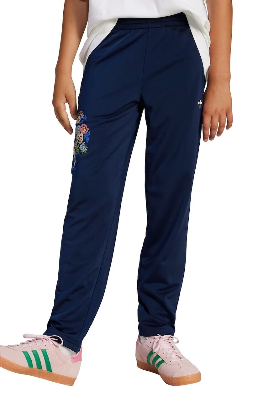 Detské tepláky adidas Originals tmavomodrá farba, s potlačou, JC8900