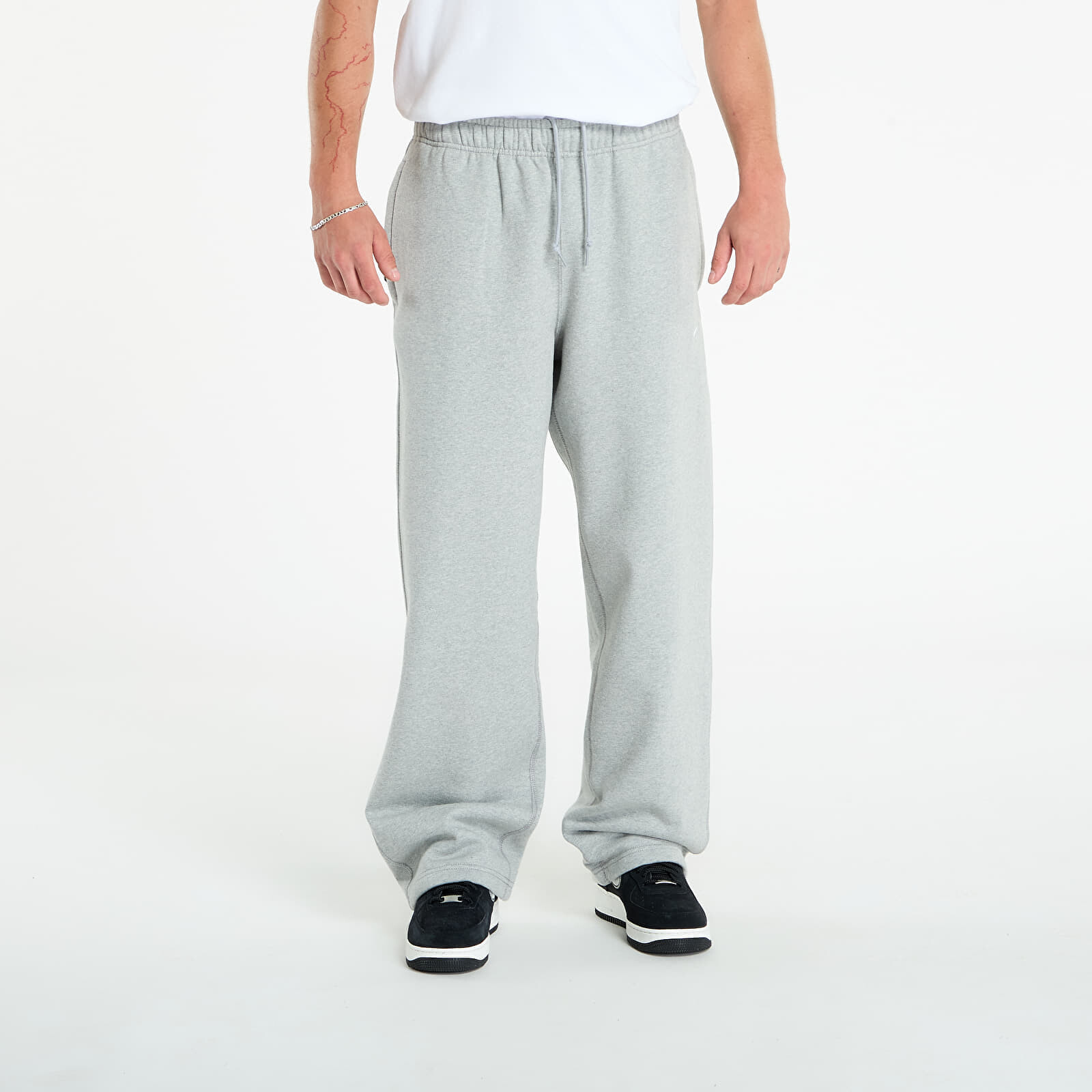 Kalhoty Nike Solo Swoosh Men's Fleece Open-Hem Pants Dk Grey Heather/ Lt Smoke Grey/ White XL
