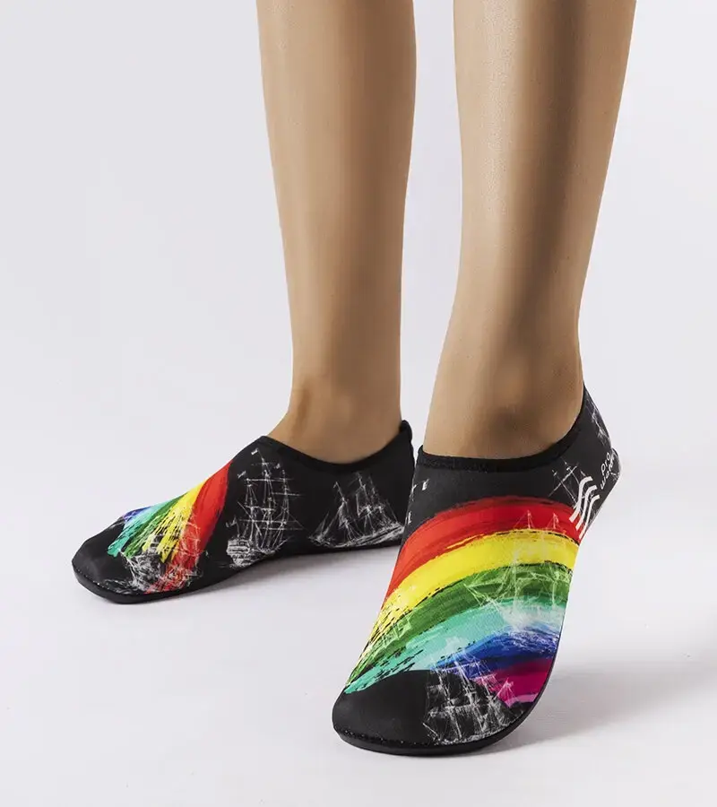 Gemre Čierne topánky do vody Krejz s farebnou potlačou