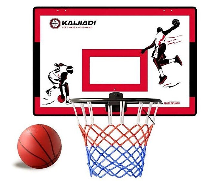 Basketbal kôš s loptou