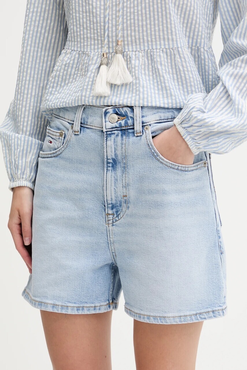 Rifľové krátke nohavice Tommy Jeans jednofarebné, vysoký pás, DW0DW20091