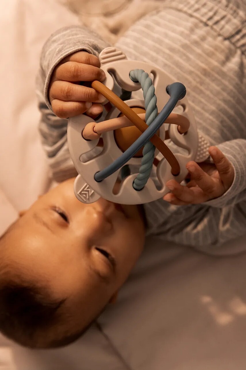 Detská hrkálka Liewood Hakim Silicone Mix Rattle LW20141