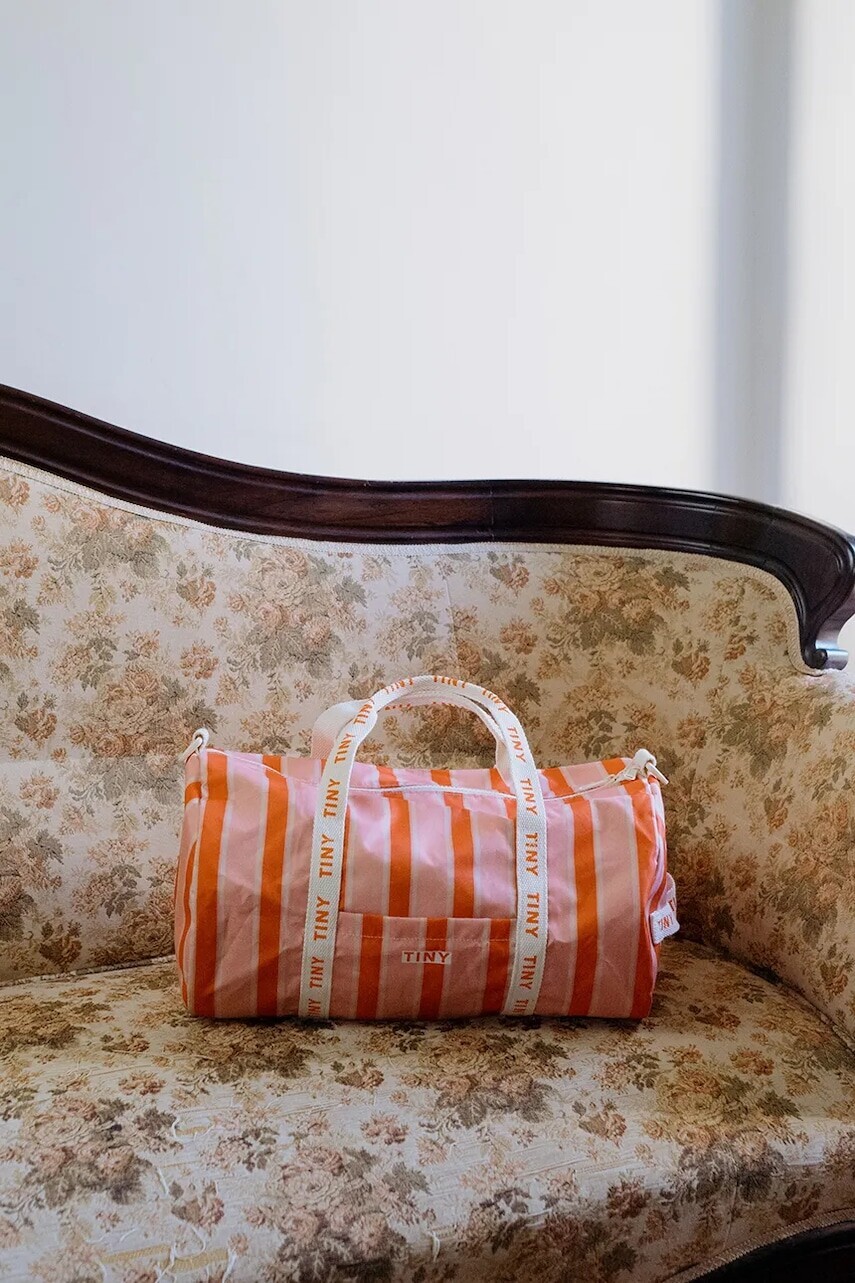 Detská taška Tinycottons RETRO STRIPES DUFFLE BAG ružová farba, AW25-546