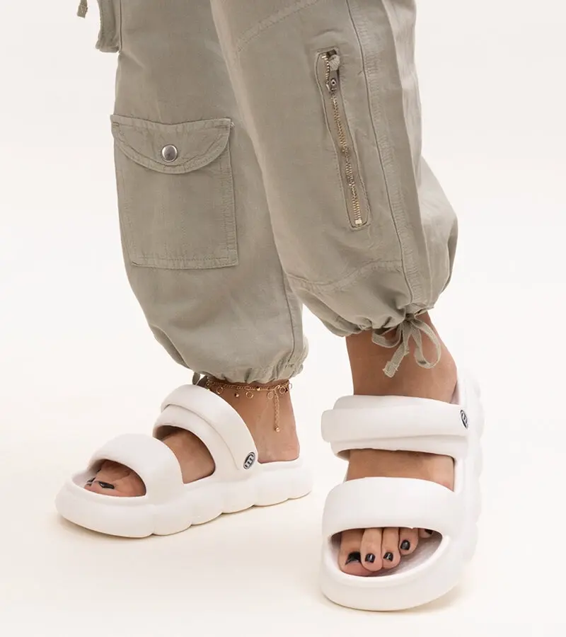 Gemre Ľahké penové sandále v jednotnej farbe Azewda