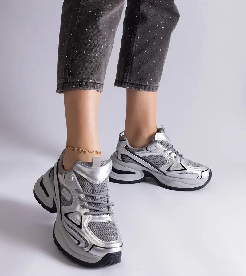 Gemre Strieborné tenisky na masívnej podrážke Adoma