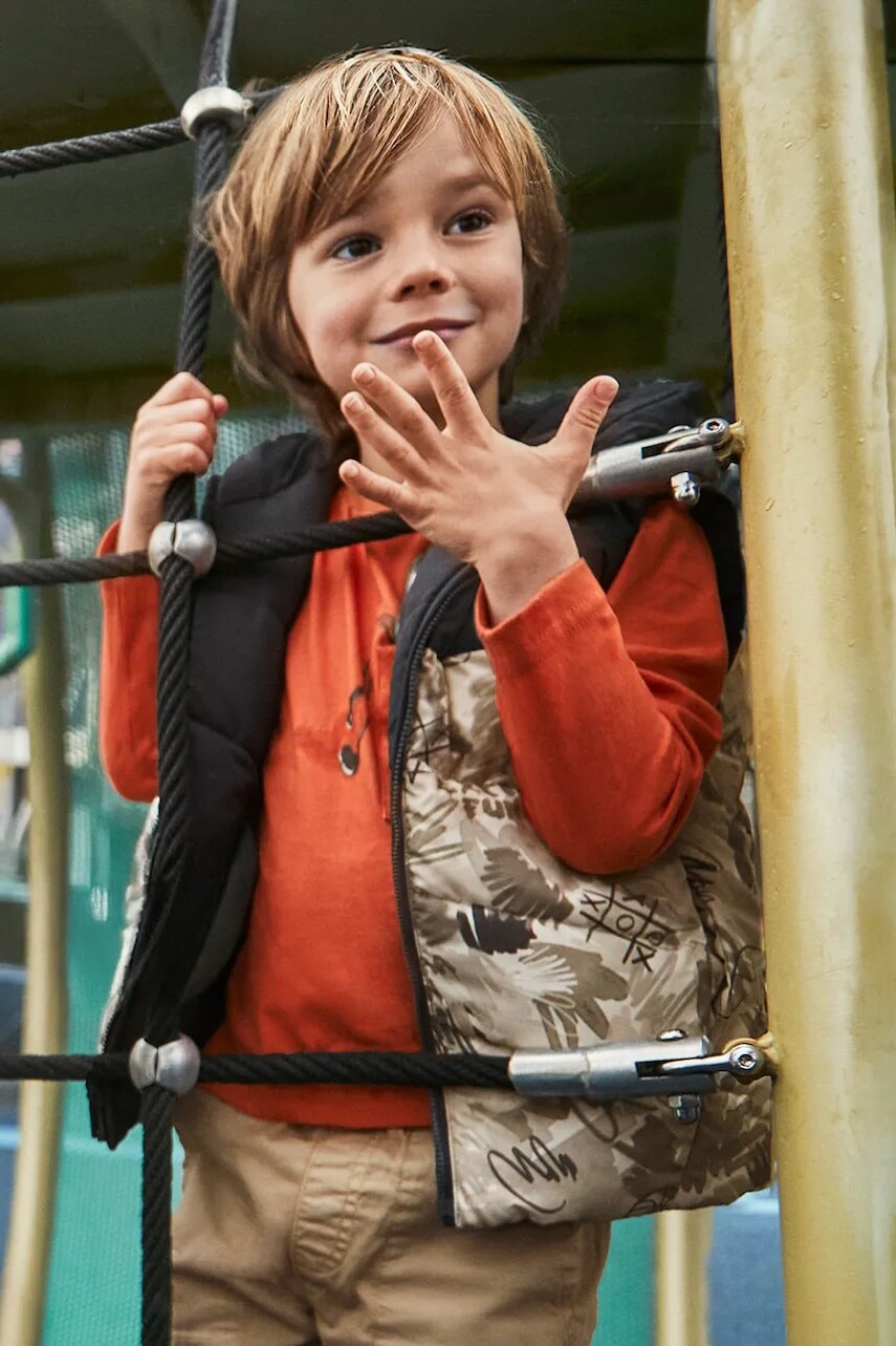 Detská obojstranná vesta Mayoral čierna farba, 4382