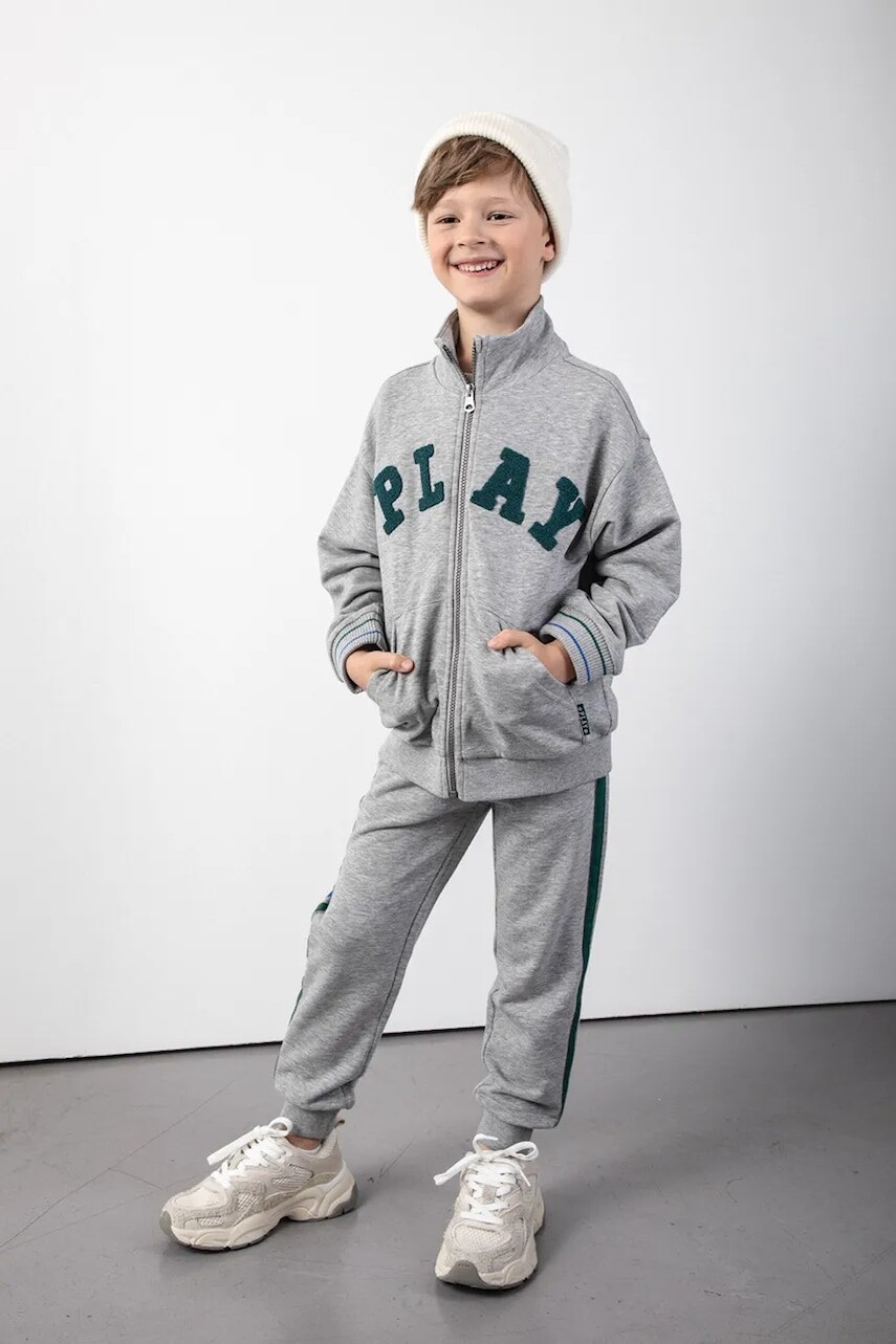 Detské tepláky Coccodrillo šedá farba, s nášivkou, ACADEMY BOY KIDS