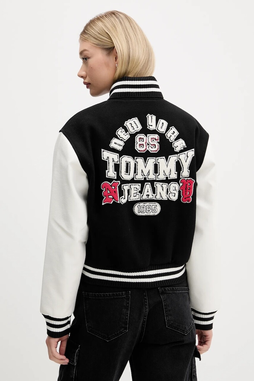 Vlnená bomber bunda Tommy Jeans čierna farba, prechodná, DW0DW21628