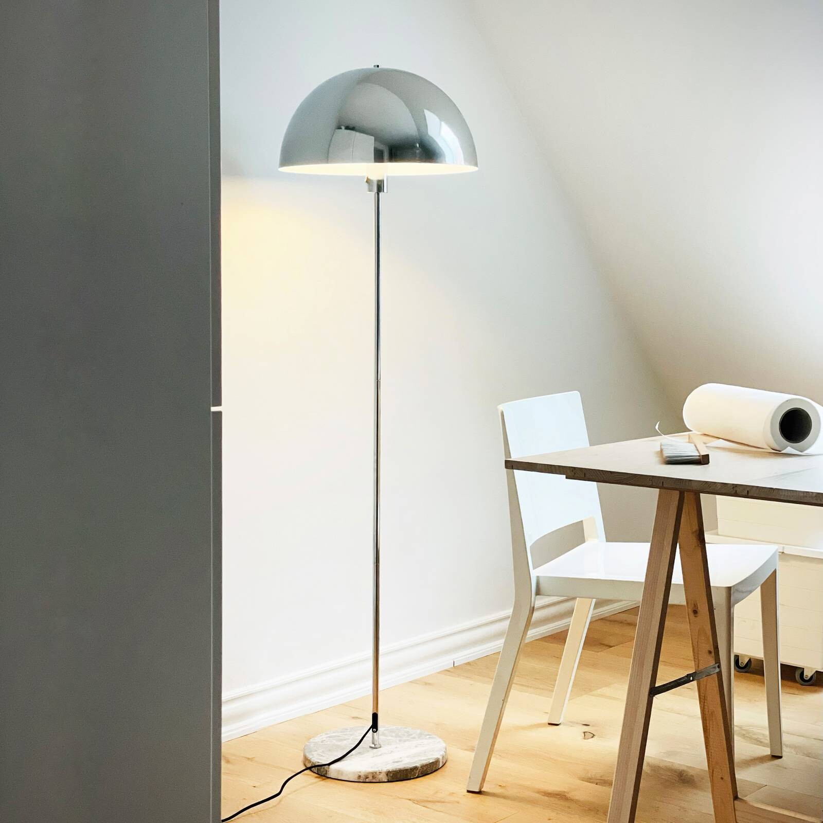 Dyberg Larsen Stojacia lampa Stockholm, výška 143 cm kov/mramor
