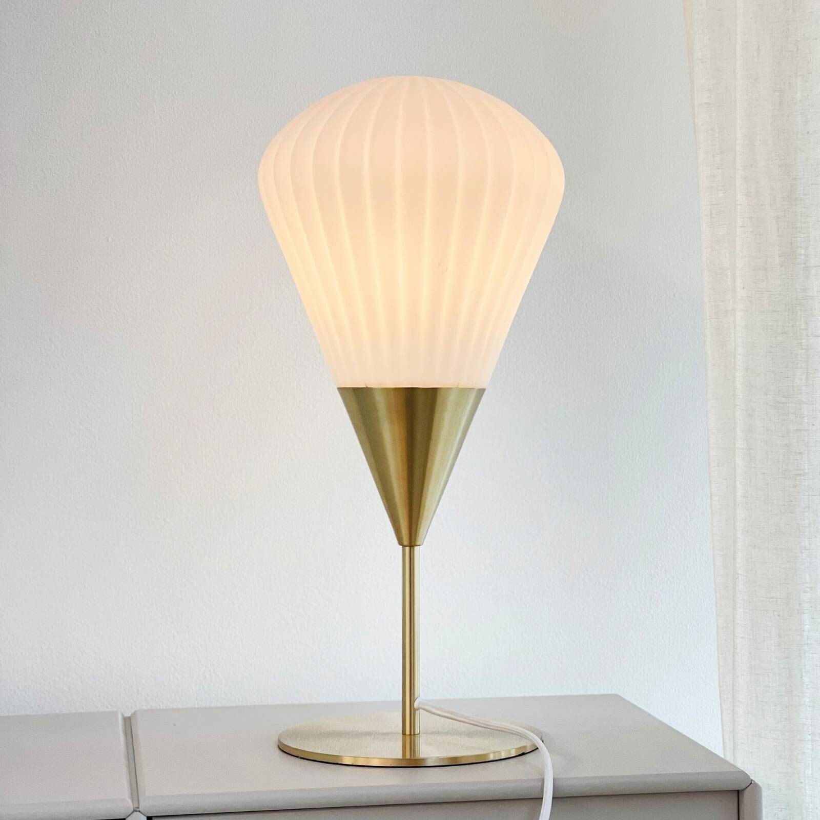 Dyberg Larsen Stolová lampa Ballon, biela/mosadzová, 46 cm