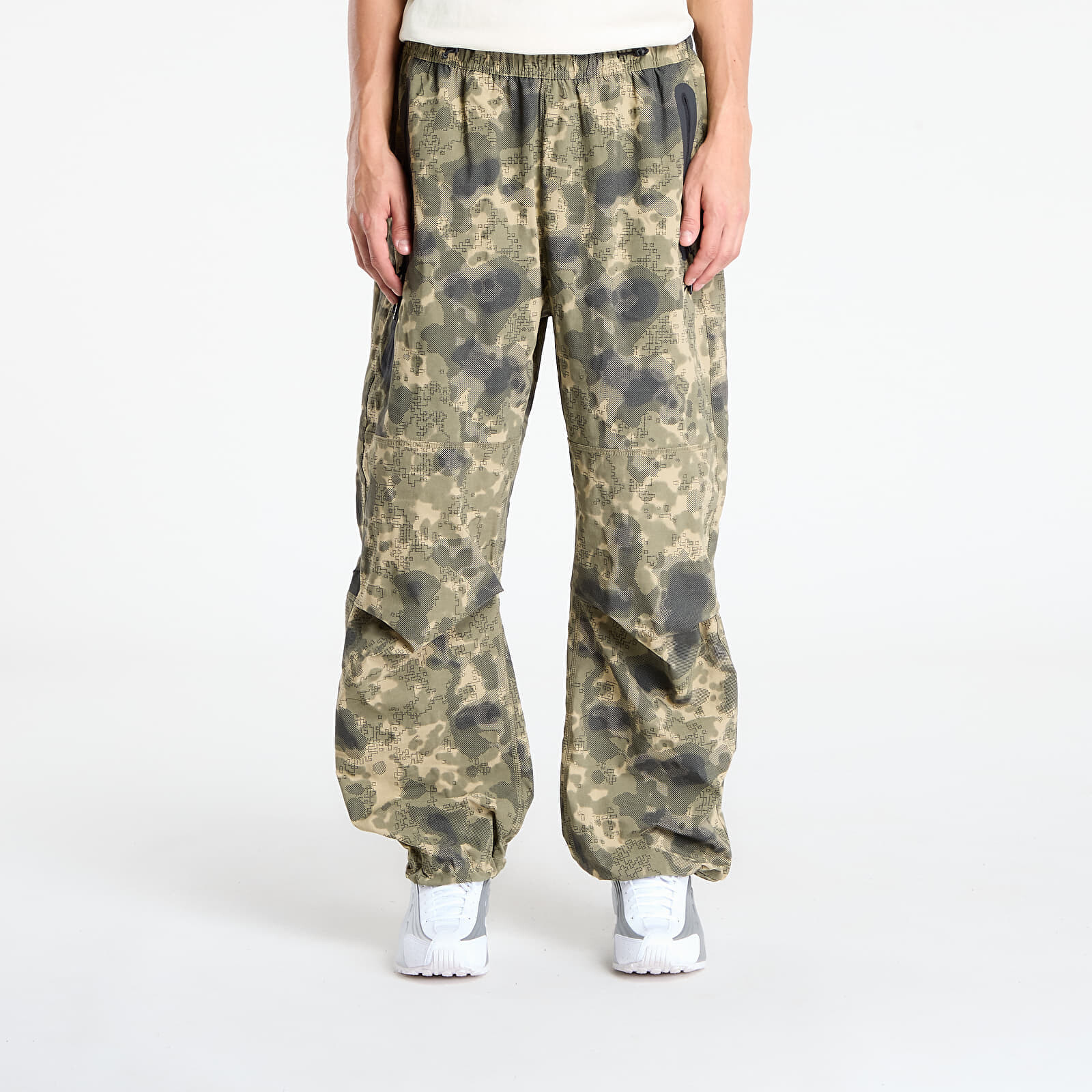 Kalhoty Nike Tech Men's Dri-FIT Woven Camo Loose-Fit Pants Neutral Olive/ Black L