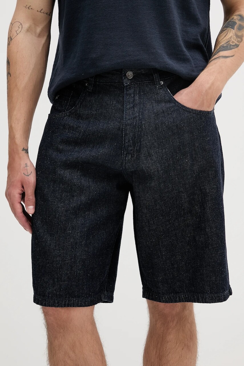 Rifľové krátke nohavice Armani Exchange tmavomodrá farba, XM000658 AF13077