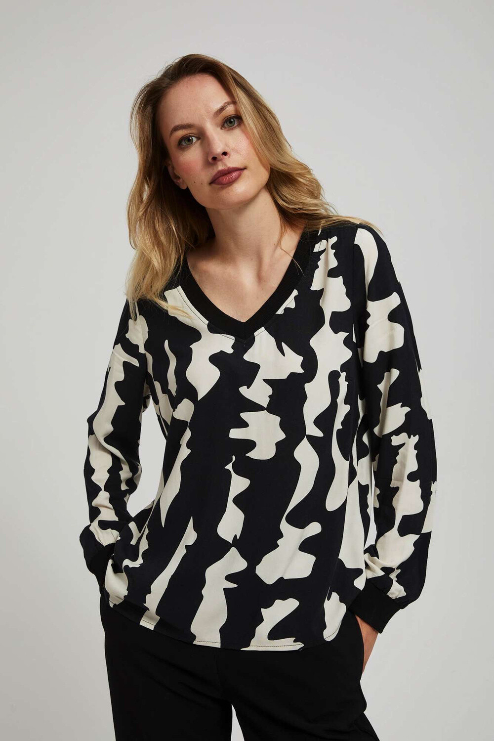 Marisse Patterned V-Neck Shirt, Black