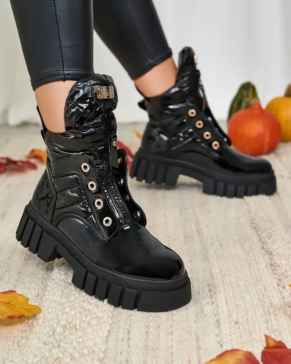 Resti Women's lacquered boots in black Selilka