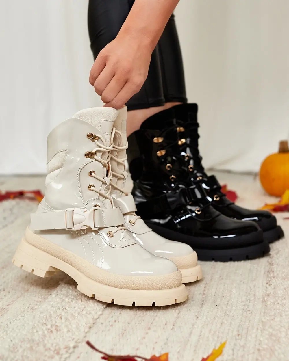 Resti Women's lacquered boots in beige Setogy