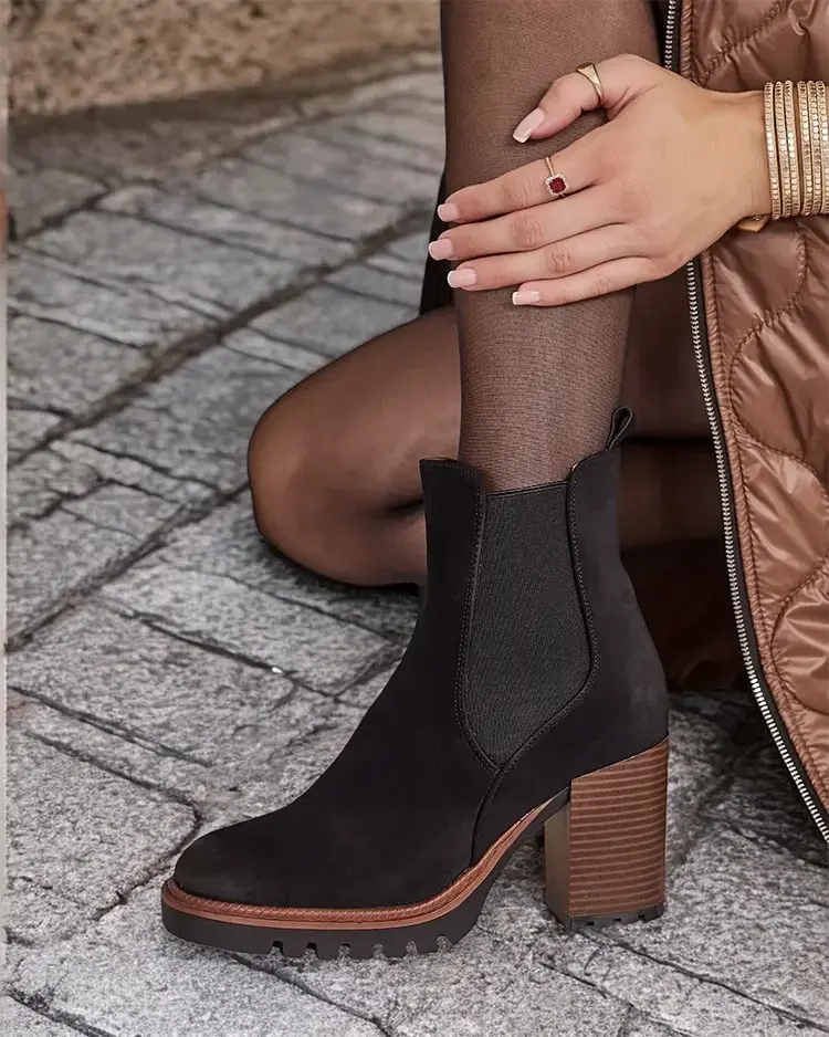 Resti Women's Botkas on a post Rofof