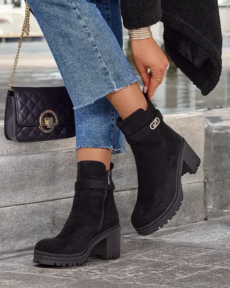 Resti Women's ankle boots on a post Himmo
