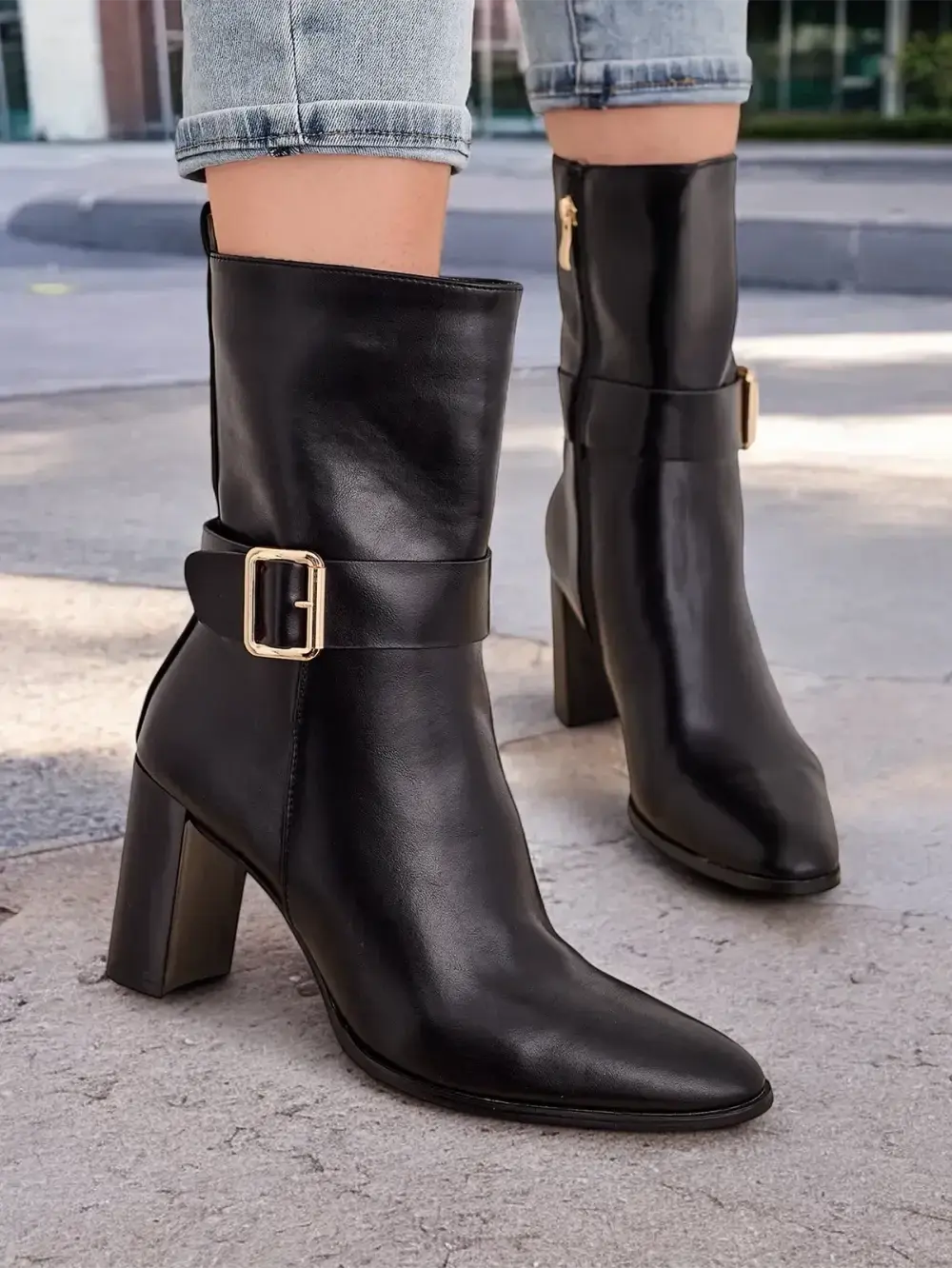 Resti Women's ankle boots on a post Amior